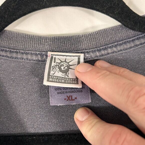 NYC Statue of Liberty Shirt Men's XL Grey Museum Store Short Sleeve Crew Neck - Picture 5 of 8